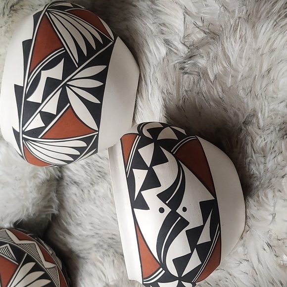 Authentic Native American Handpainted Pots - Picture 2 of 4